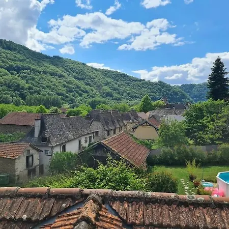 Chez Marcelle Daire *